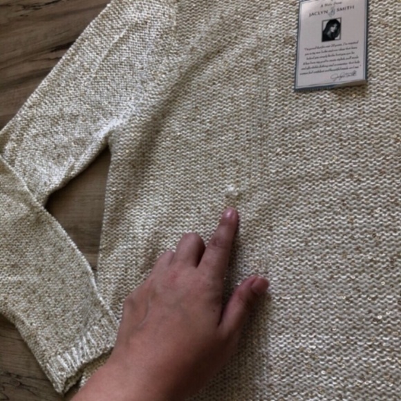 BNWT!! Lightweight Knit Sequin Jaclyn Smith Sweater - Picture 3 of 9